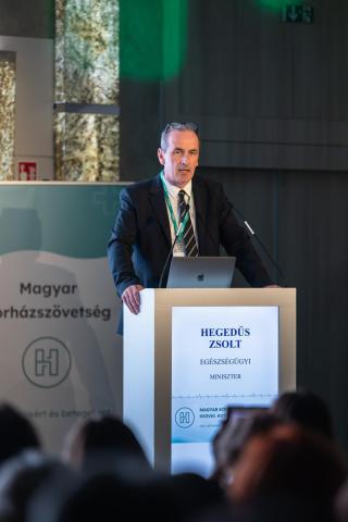 Előadók