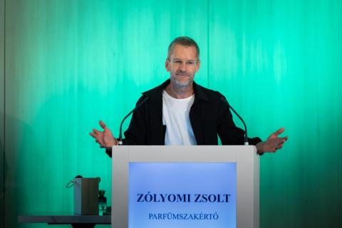 Előadók