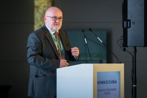 Előadók